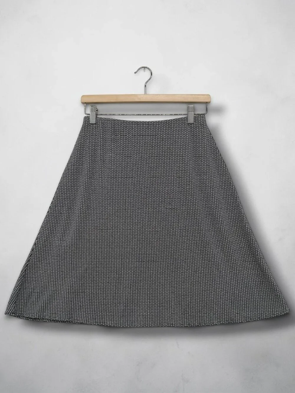 Ann Taylor Black & White Geo Texture Midi Skirt - Picture 5 of 5